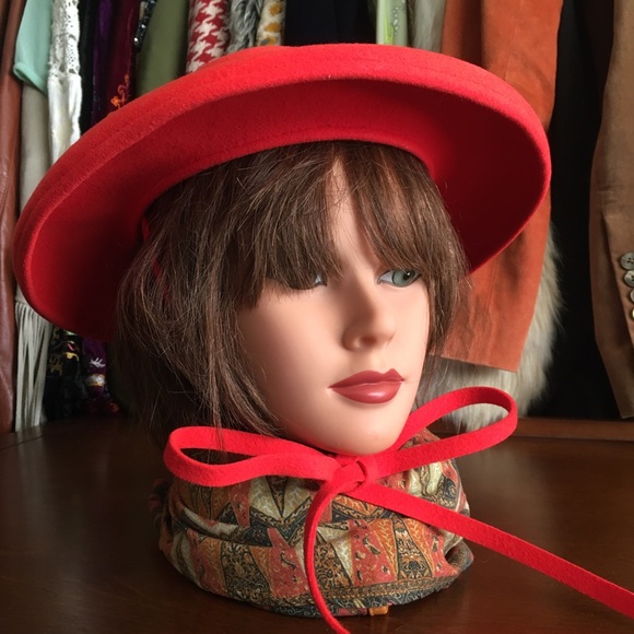 Vintage 60s red wool felt Madeline prairie hat. - Picture 3 of 10